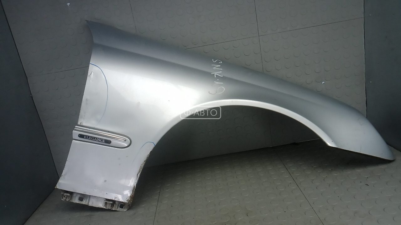 Крыло переднее правое