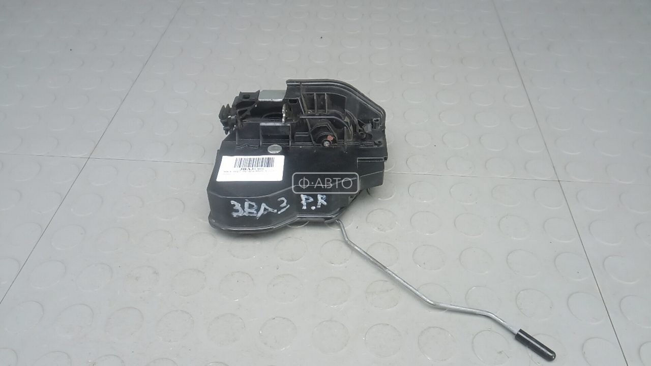 Замок двери передней правой