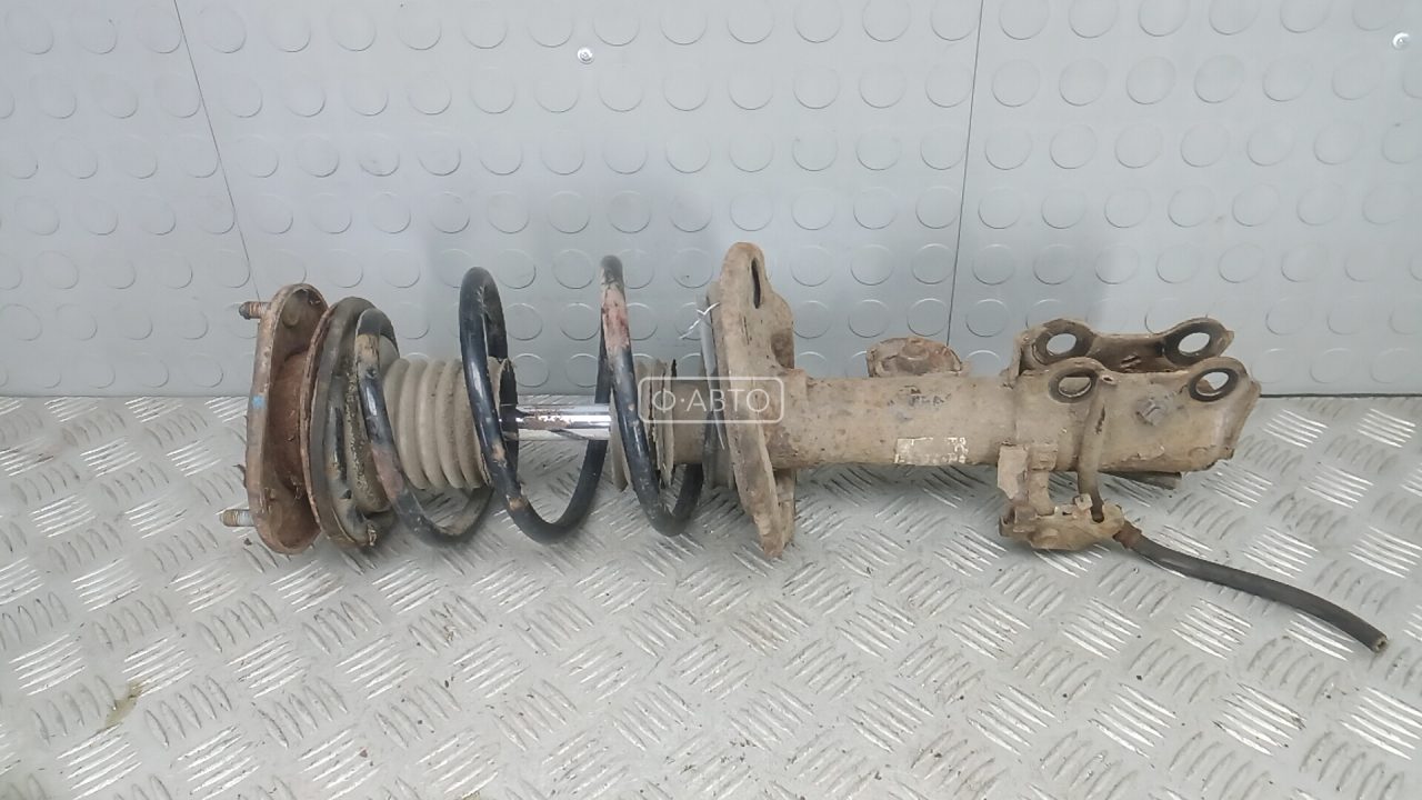 Стойка передняя правая