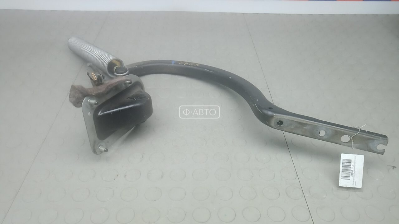 Петля крышки багажника