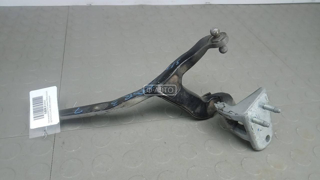 Петля крышки багажника