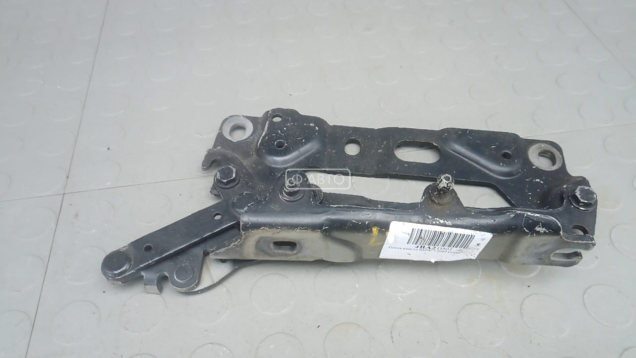 Петля капота