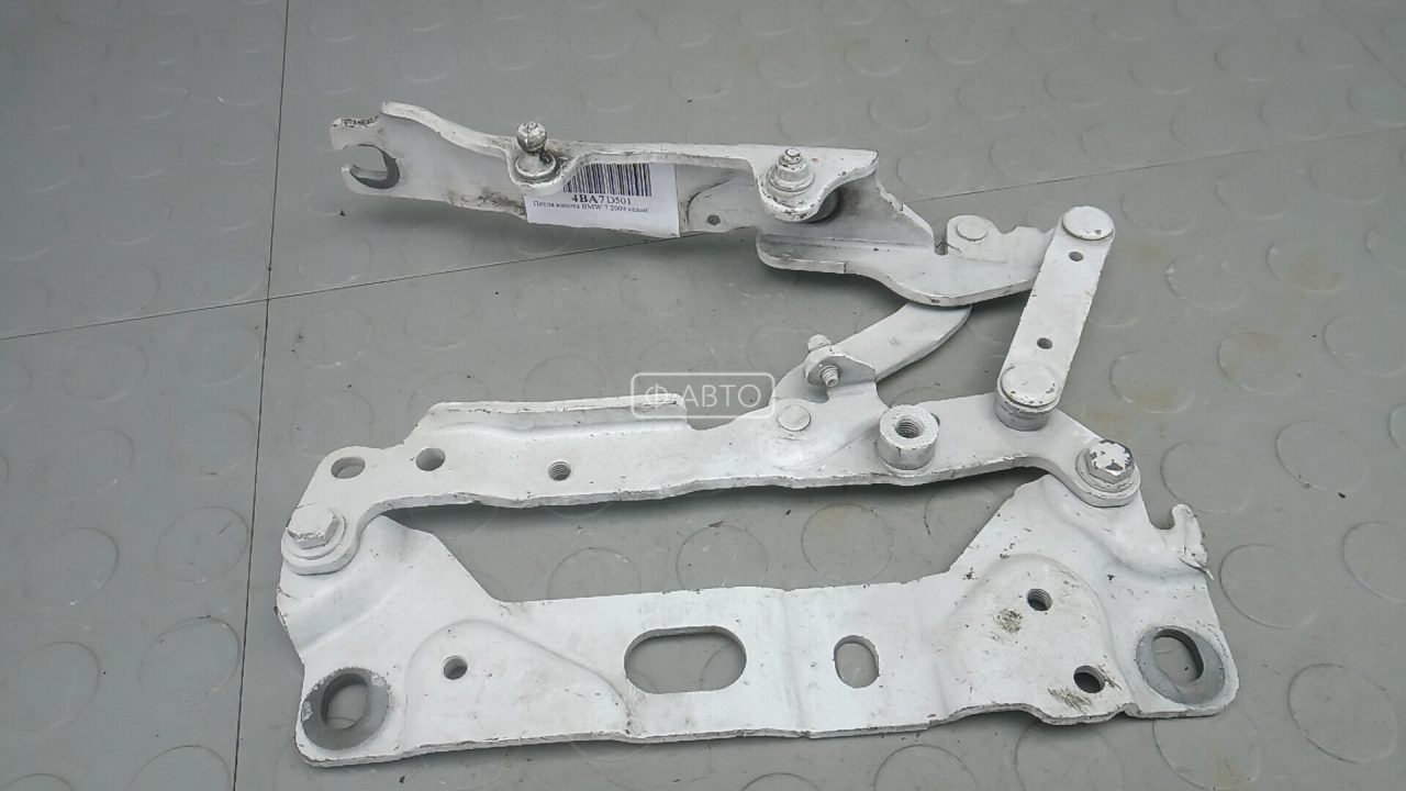 Петля капота