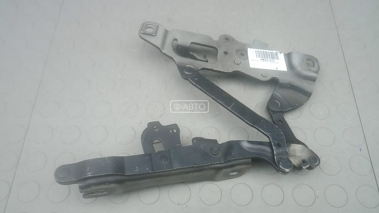 Петля капота