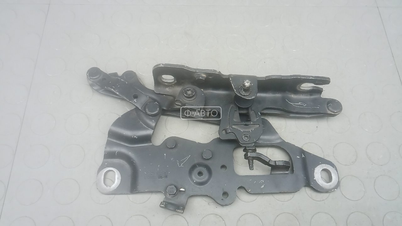 Петля капота