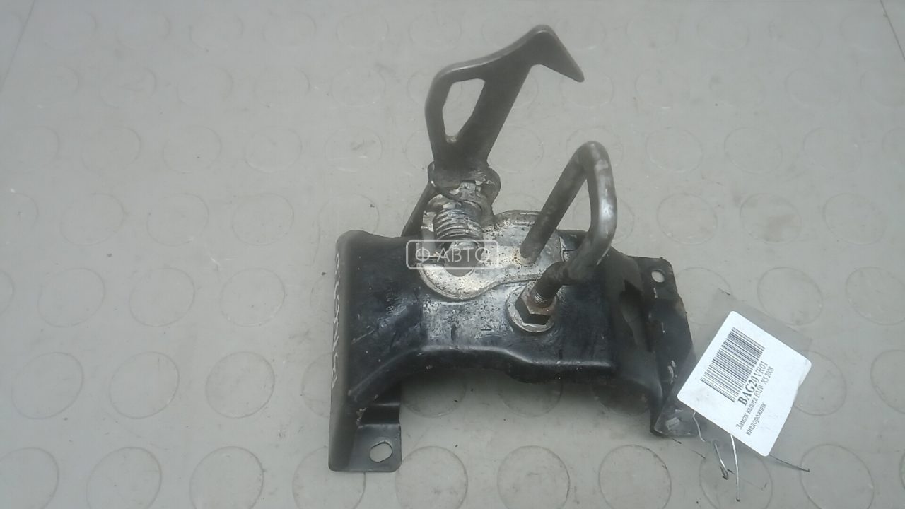 Замок капота