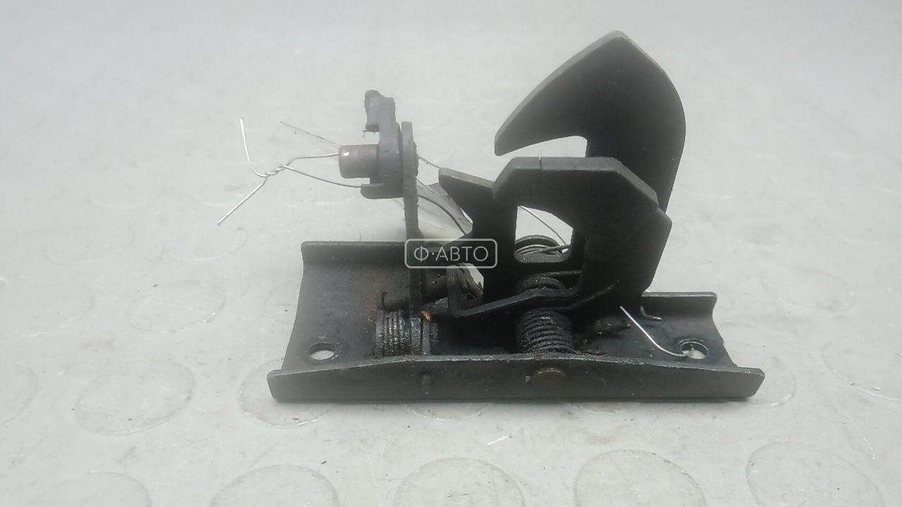 Замок капота