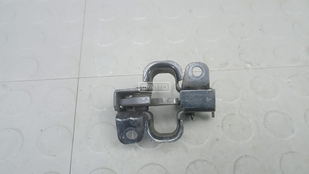 Замок капота