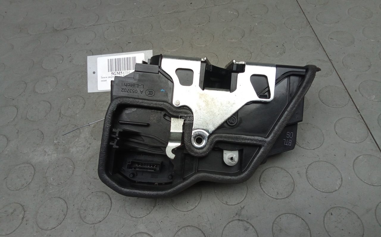 Замок двери передней левой