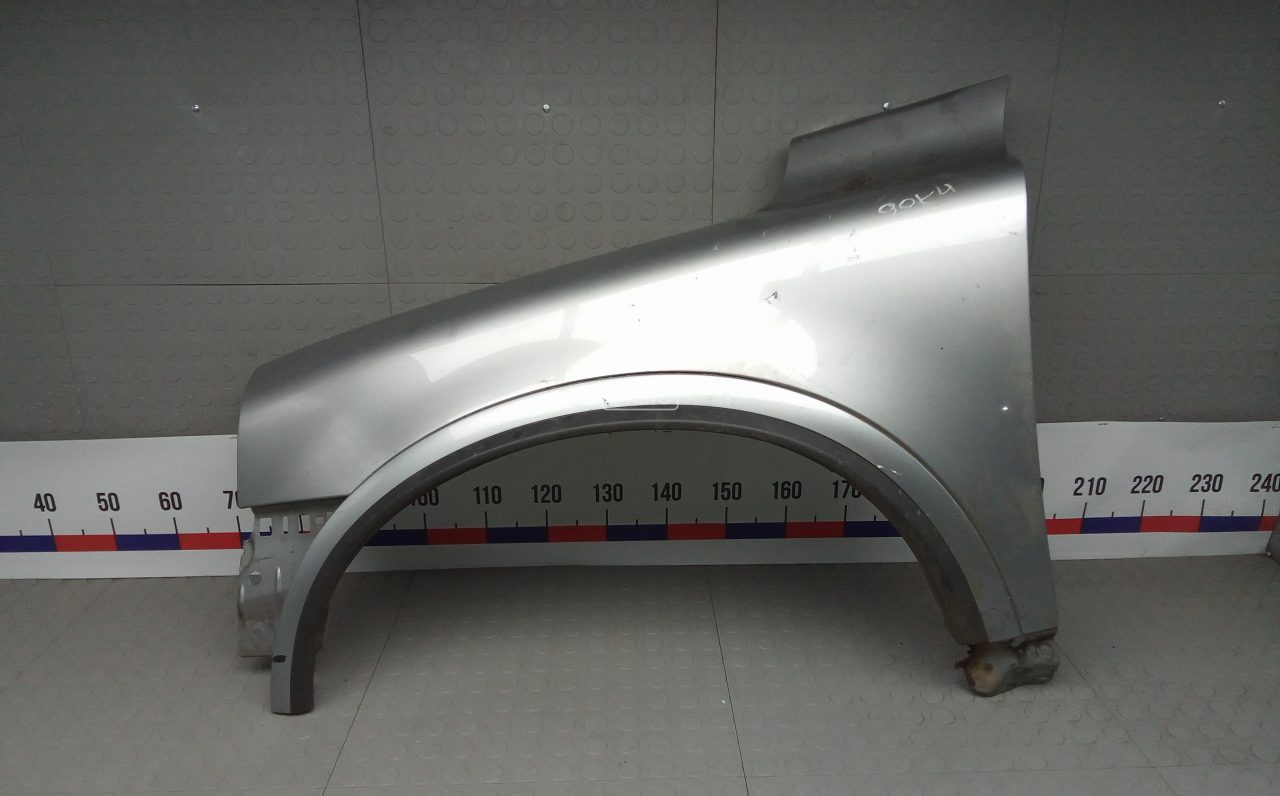 Крыло переднее левое