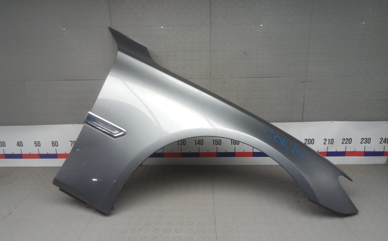 Крыло переднее правое