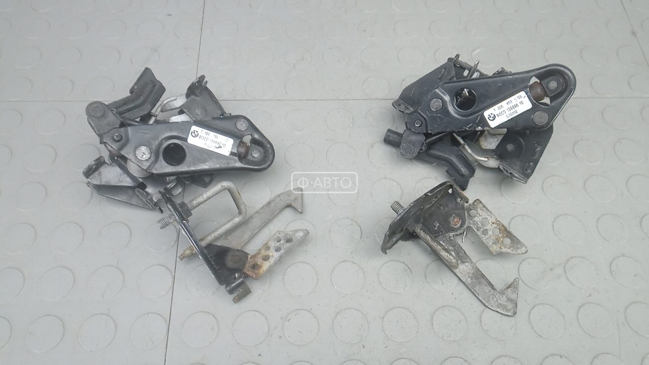 Замок капота