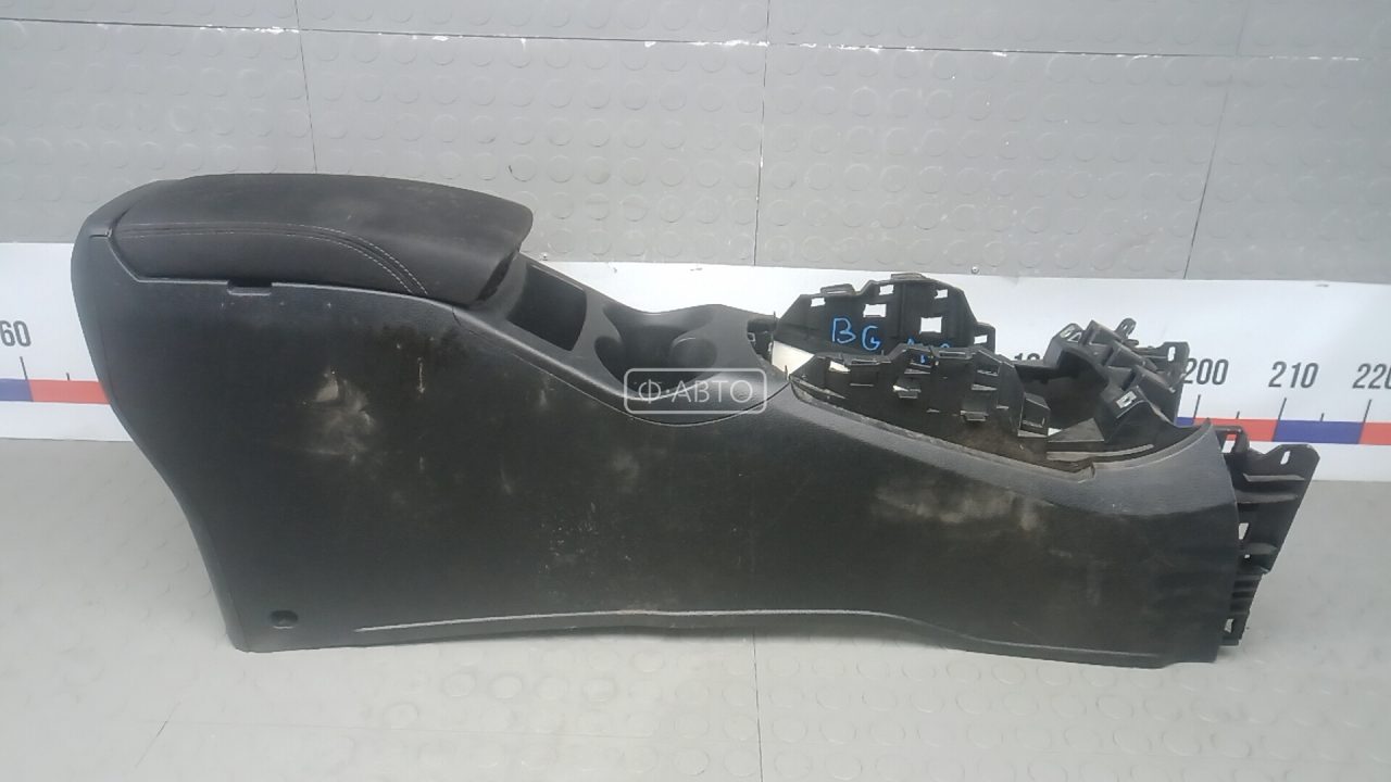 Подлокотник центральный