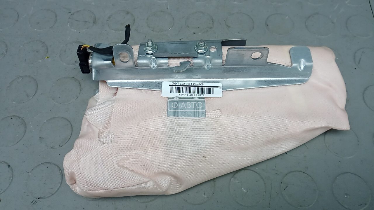 Подушка сидения водителя