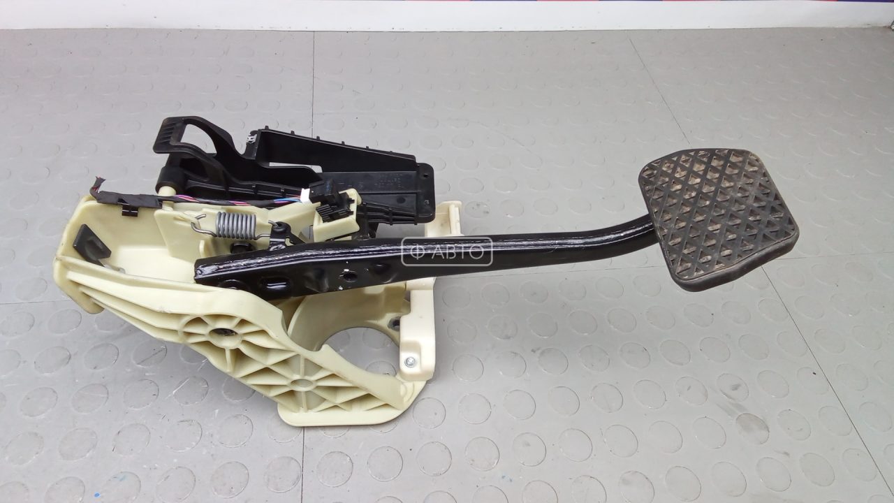 Педаль тормоза