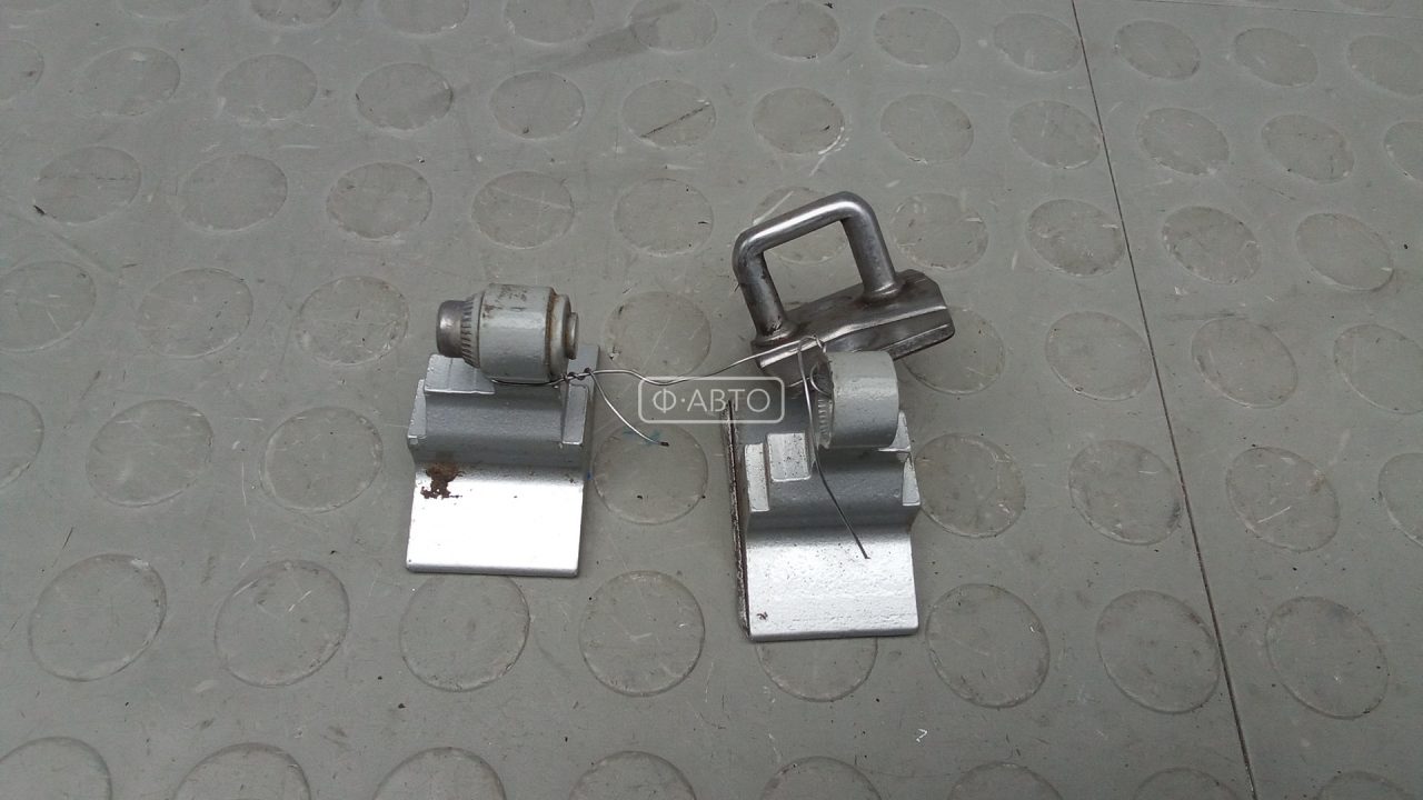 Петля передняя правая