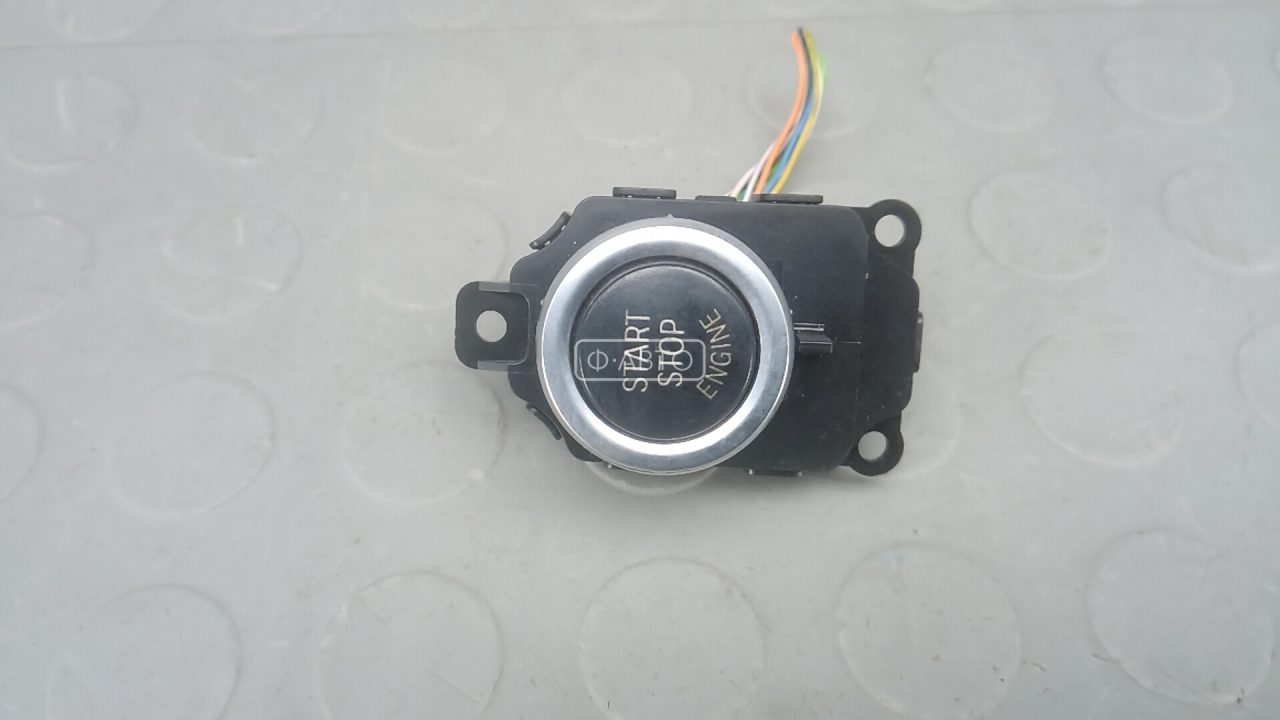 Кнопка запуска двигателя