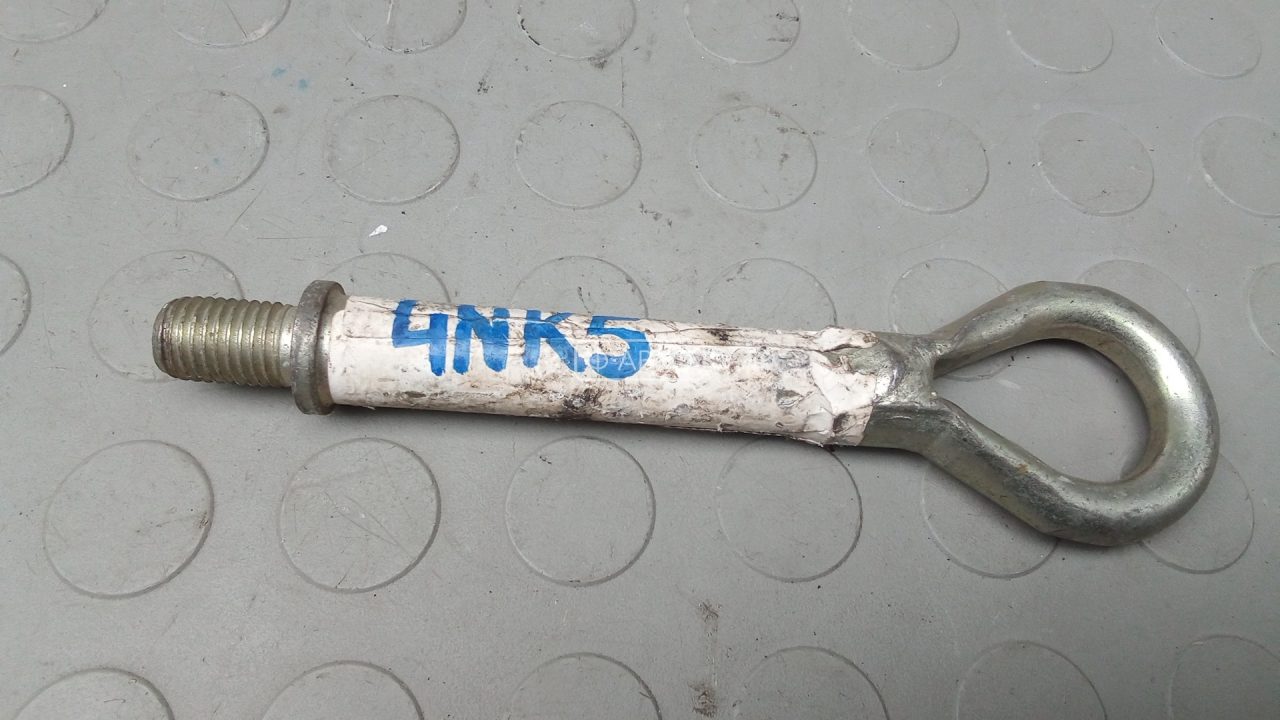 Крюк буксировочный