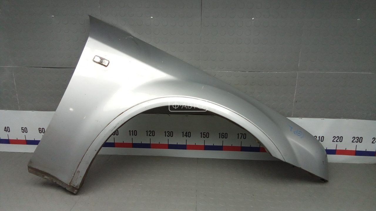 Крыло переднее правое