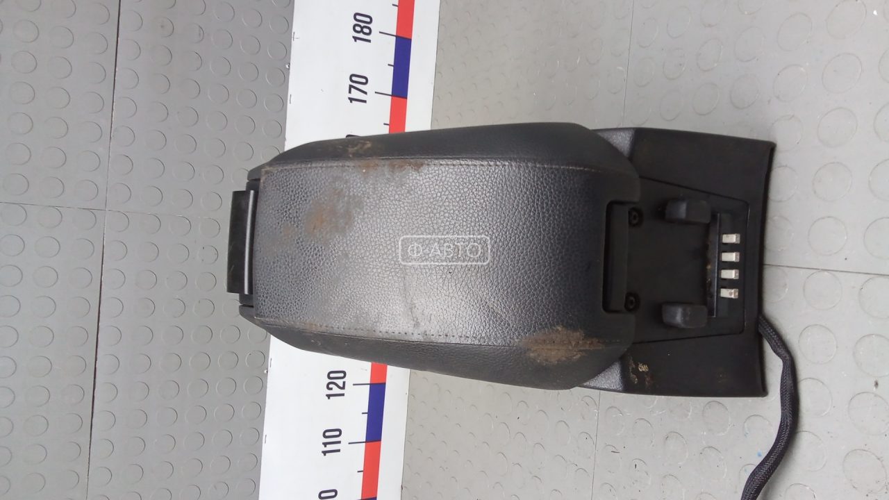 Подлокотник центральный