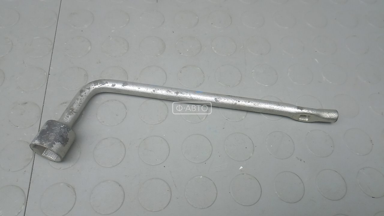 Ключ колесный