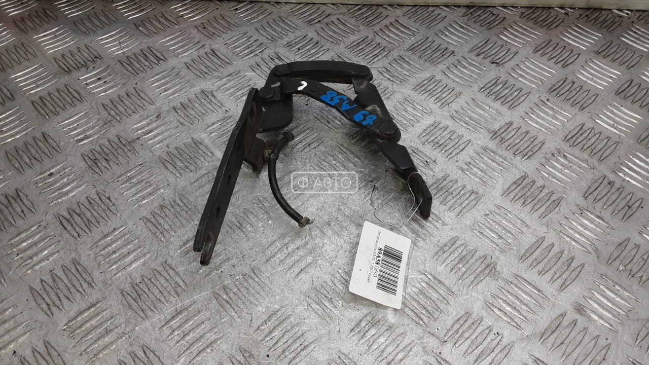 Петля капота