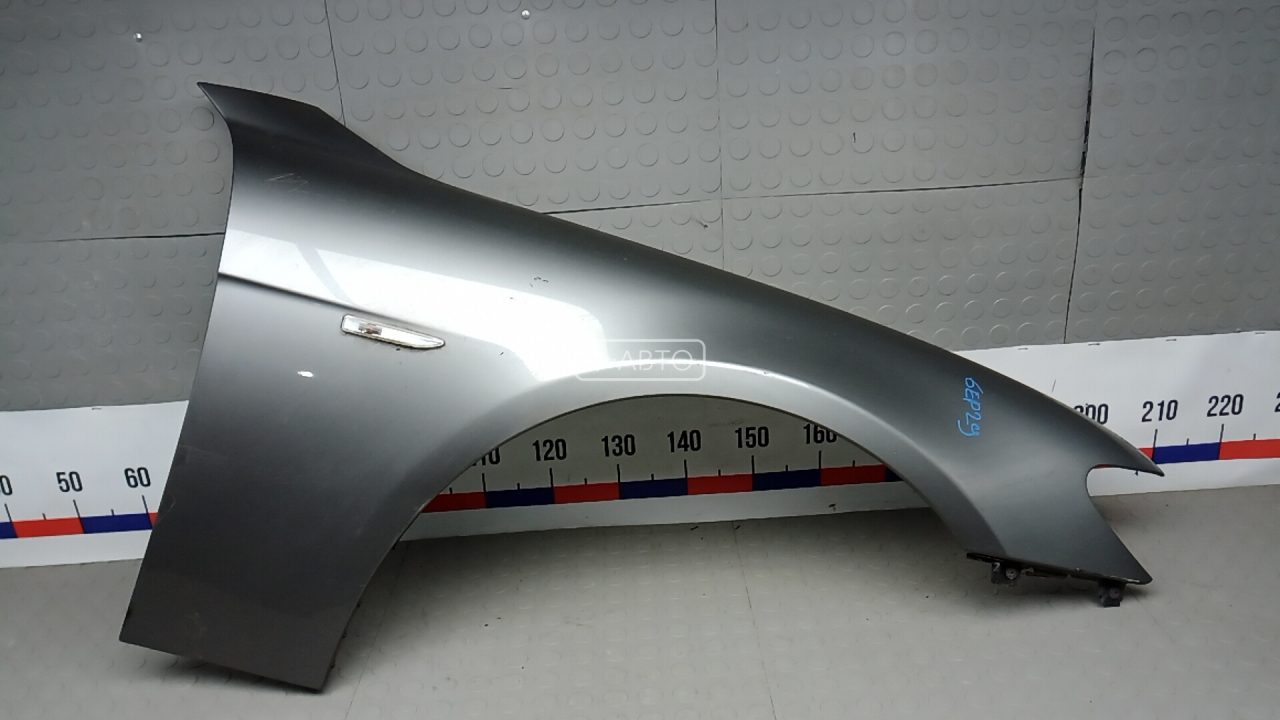Крыло переднее правое