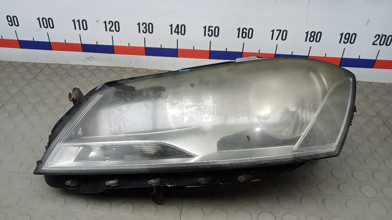 Фара левая