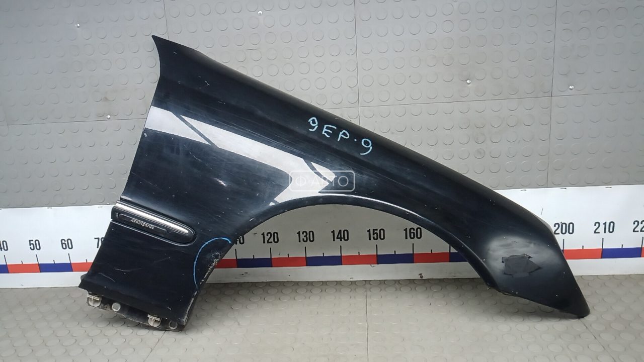 Крыло переднее правое