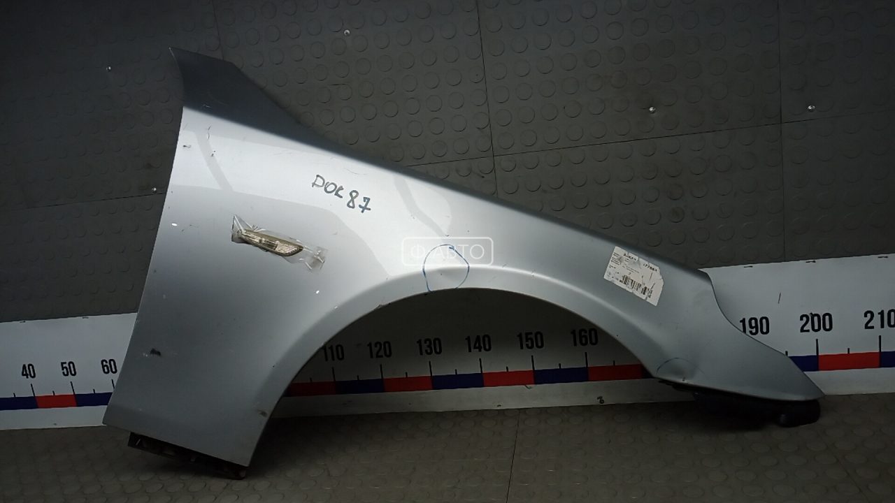 Крыло переднее правое