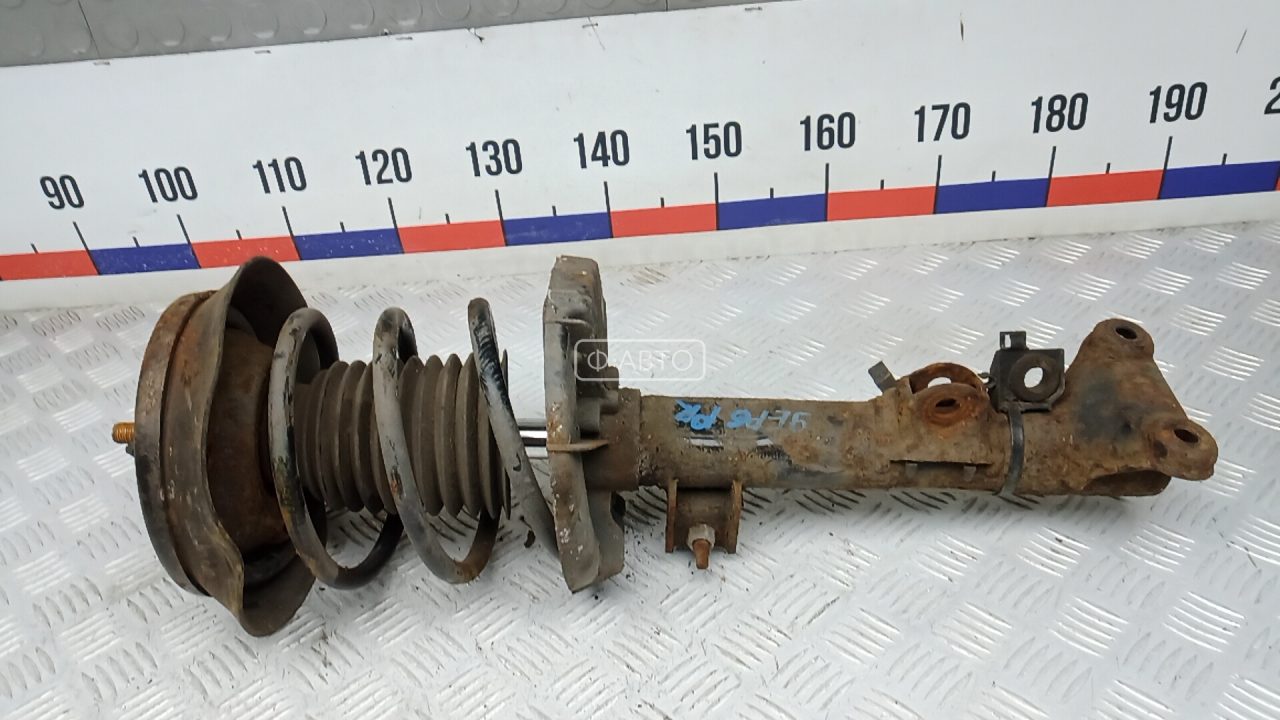 Стойка передняя правая