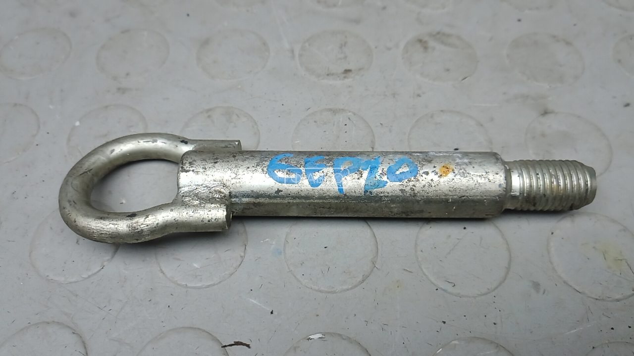 Крюк буксировочный