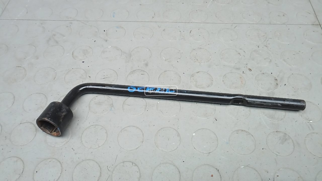 Ключ колесный