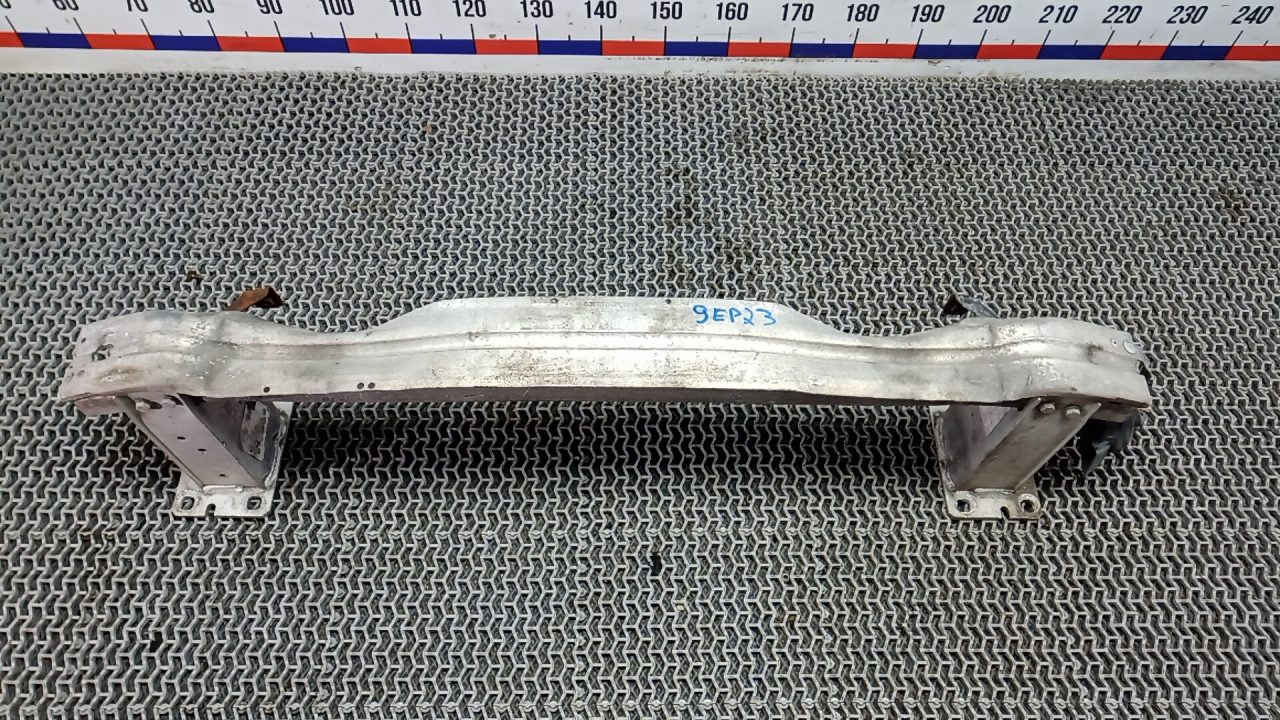 Усилитель бампера передний (кронштейн)