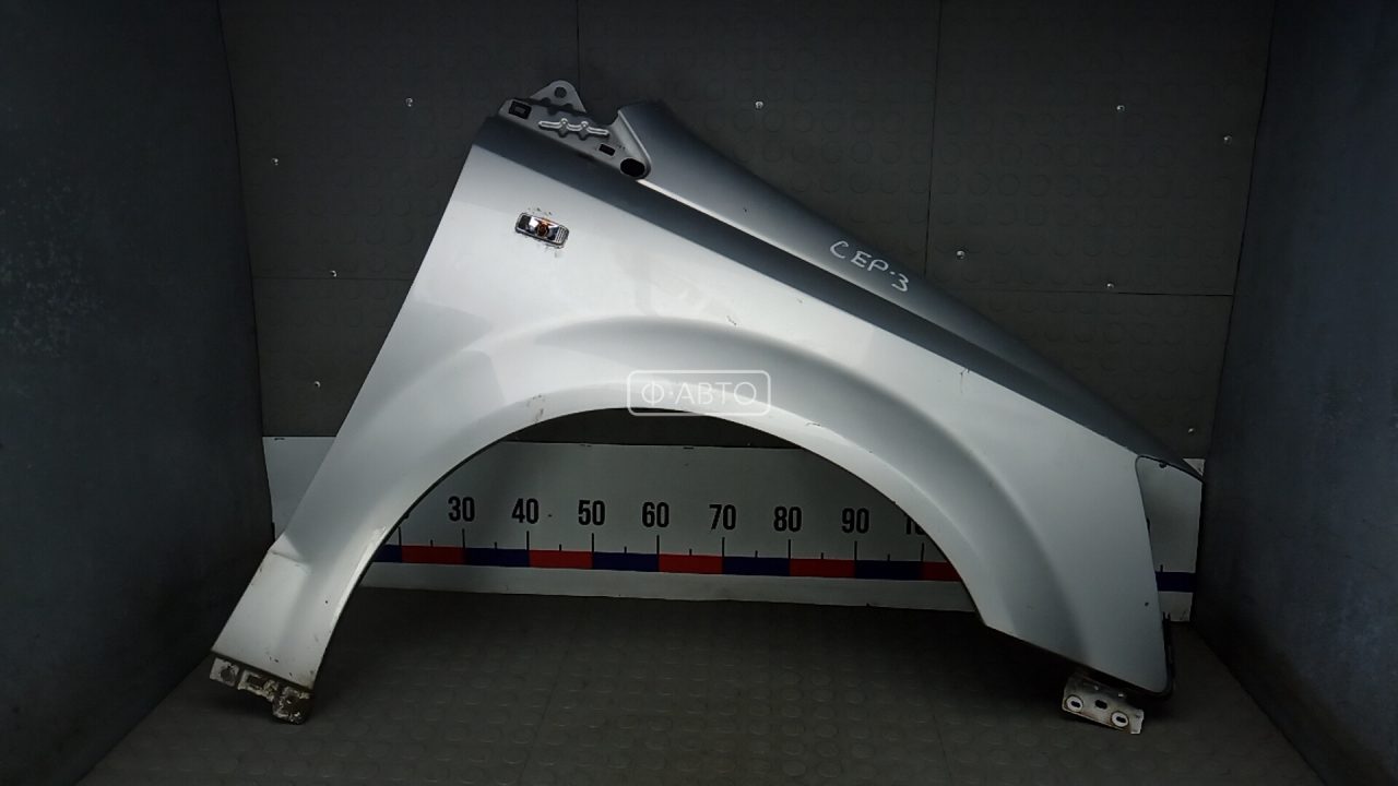 Крыло переднее правое