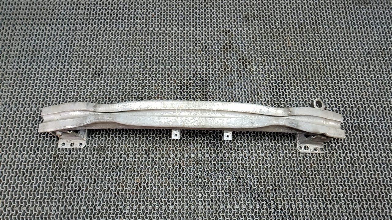 Усилитель бампера передний (кронштейн)