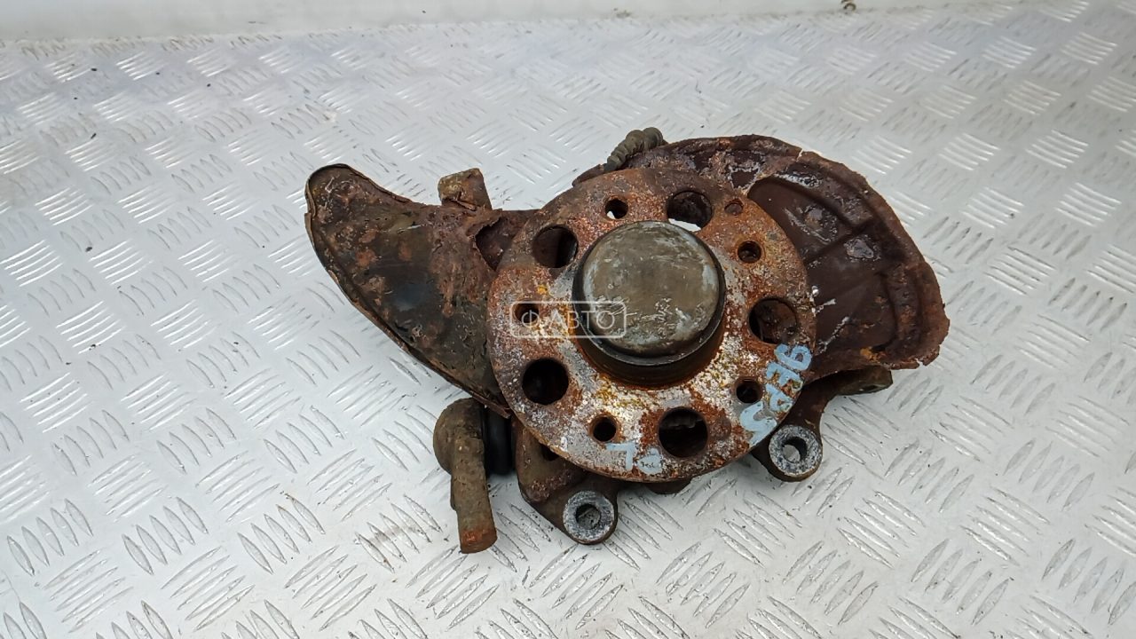 Ступица передняя левая