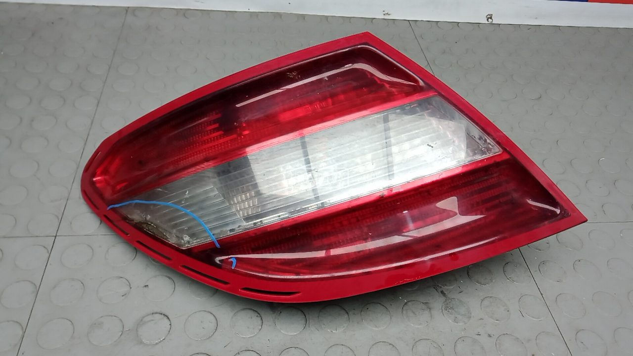 Фонарь задний левый