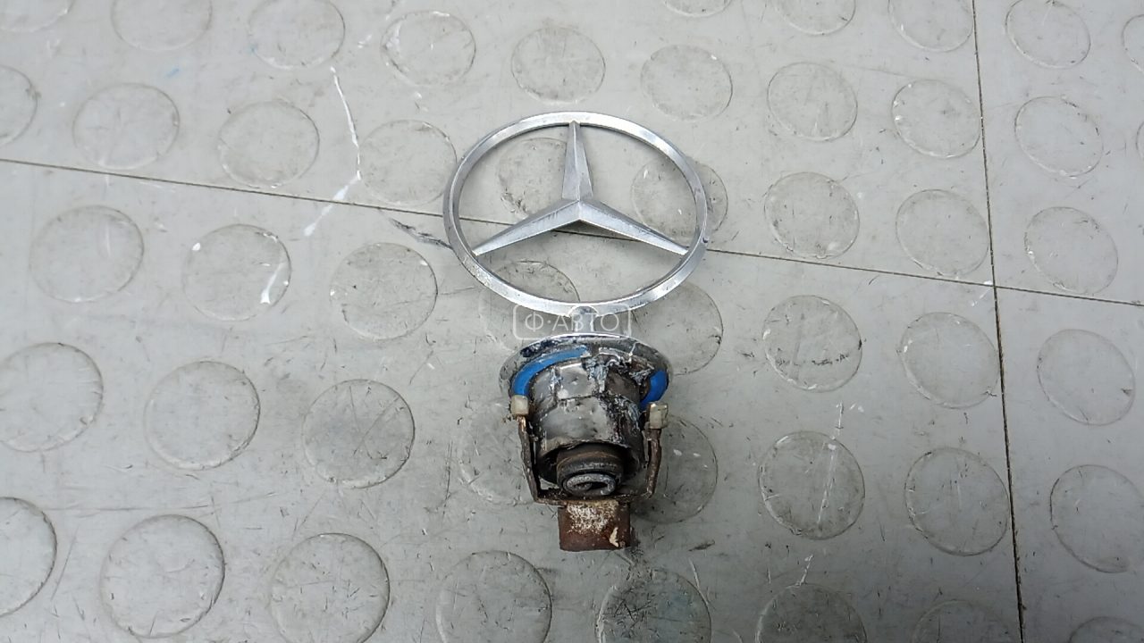 Значок на капот