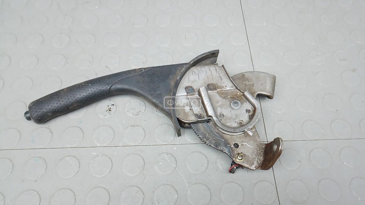 Рычаг ручного тормоза (ручник)