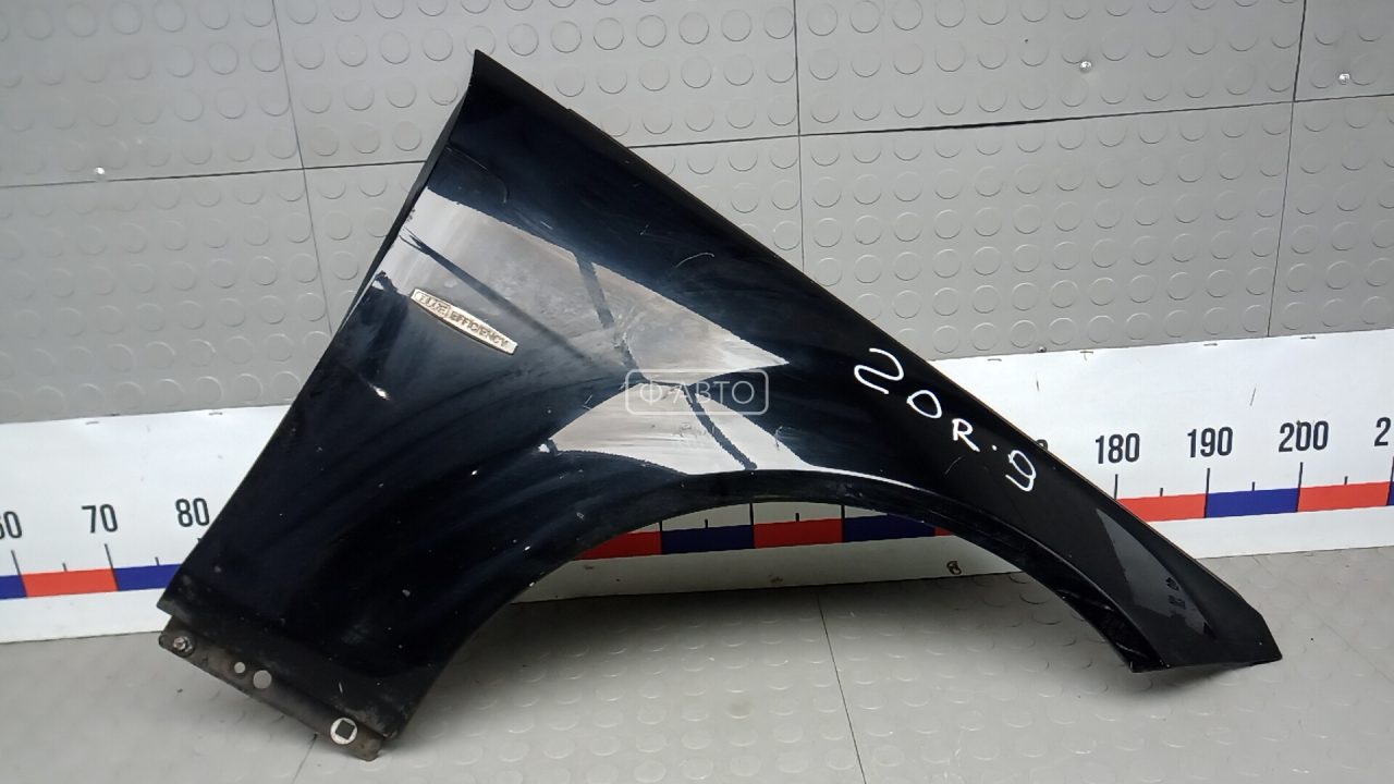 Крыло переднее правое