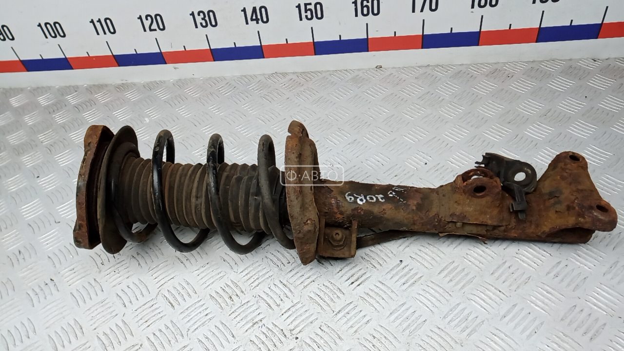 Стойка передняя правая