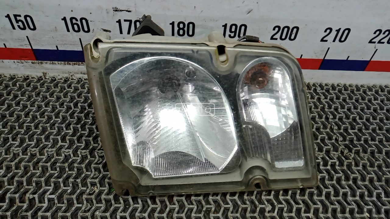 Фара левая