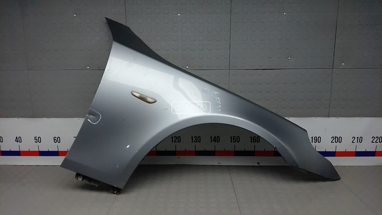 Крыло переднее правое