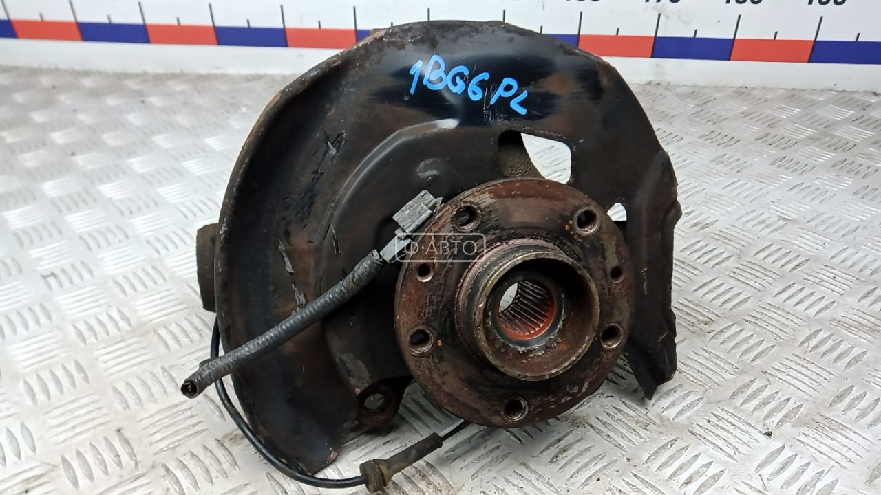 Ступица передняя левая