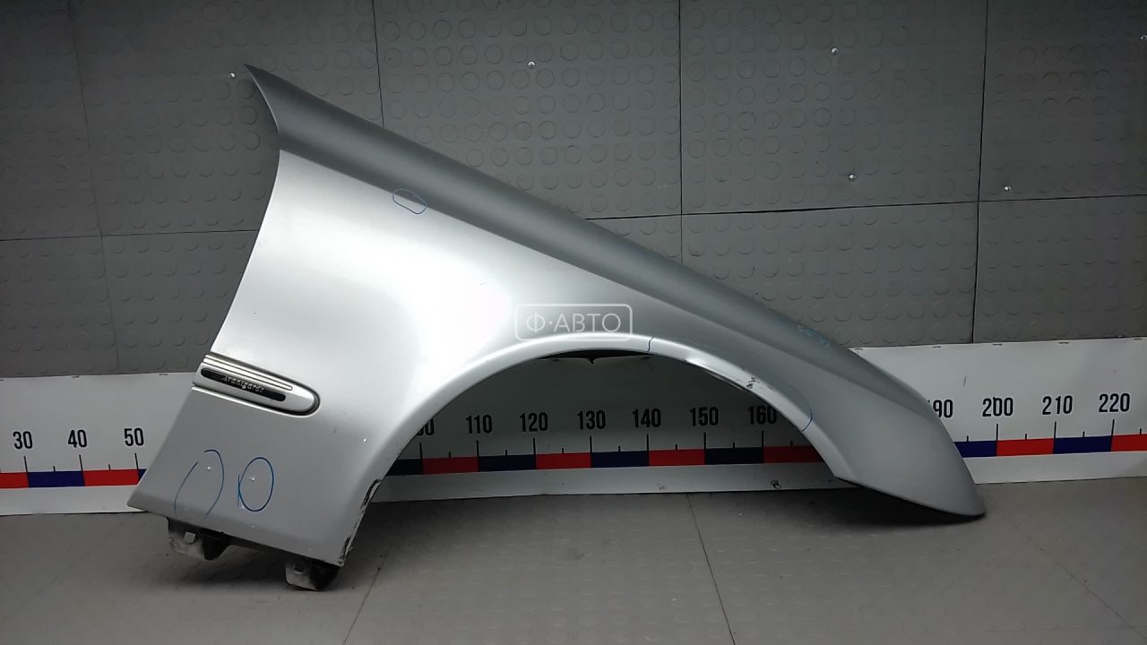 Крыло переднее правое