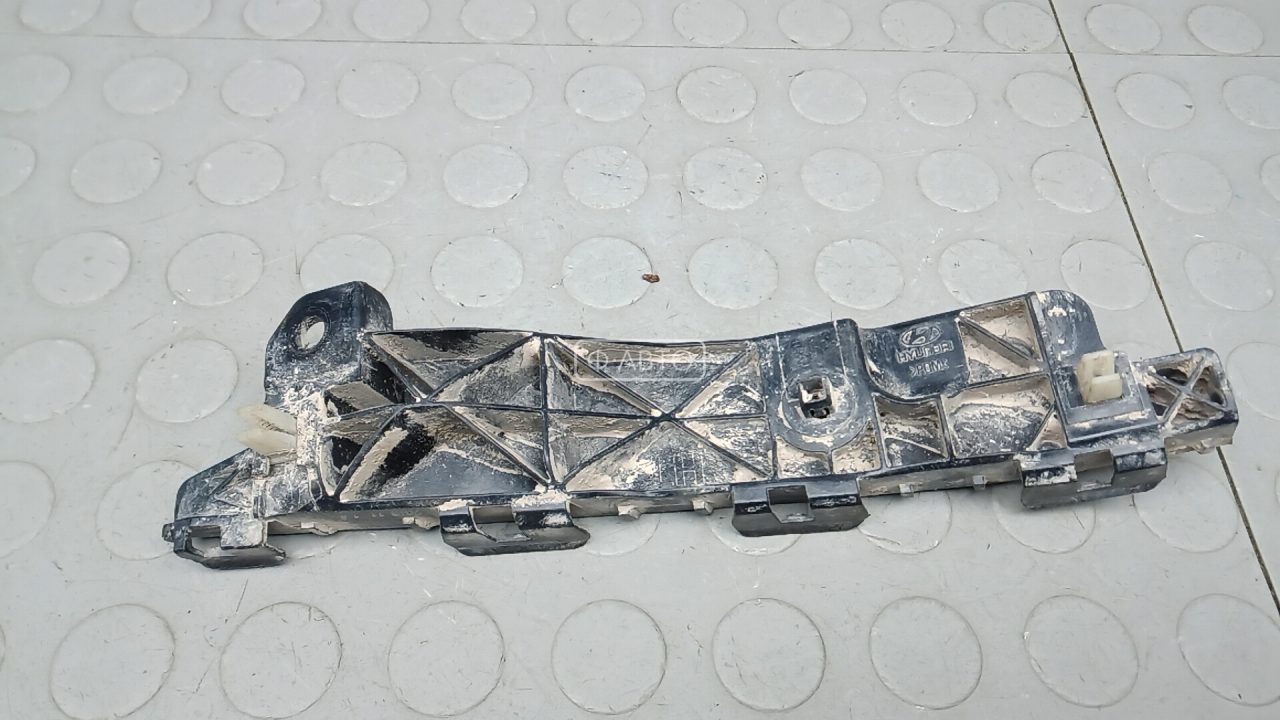 Крепление бампера переднее