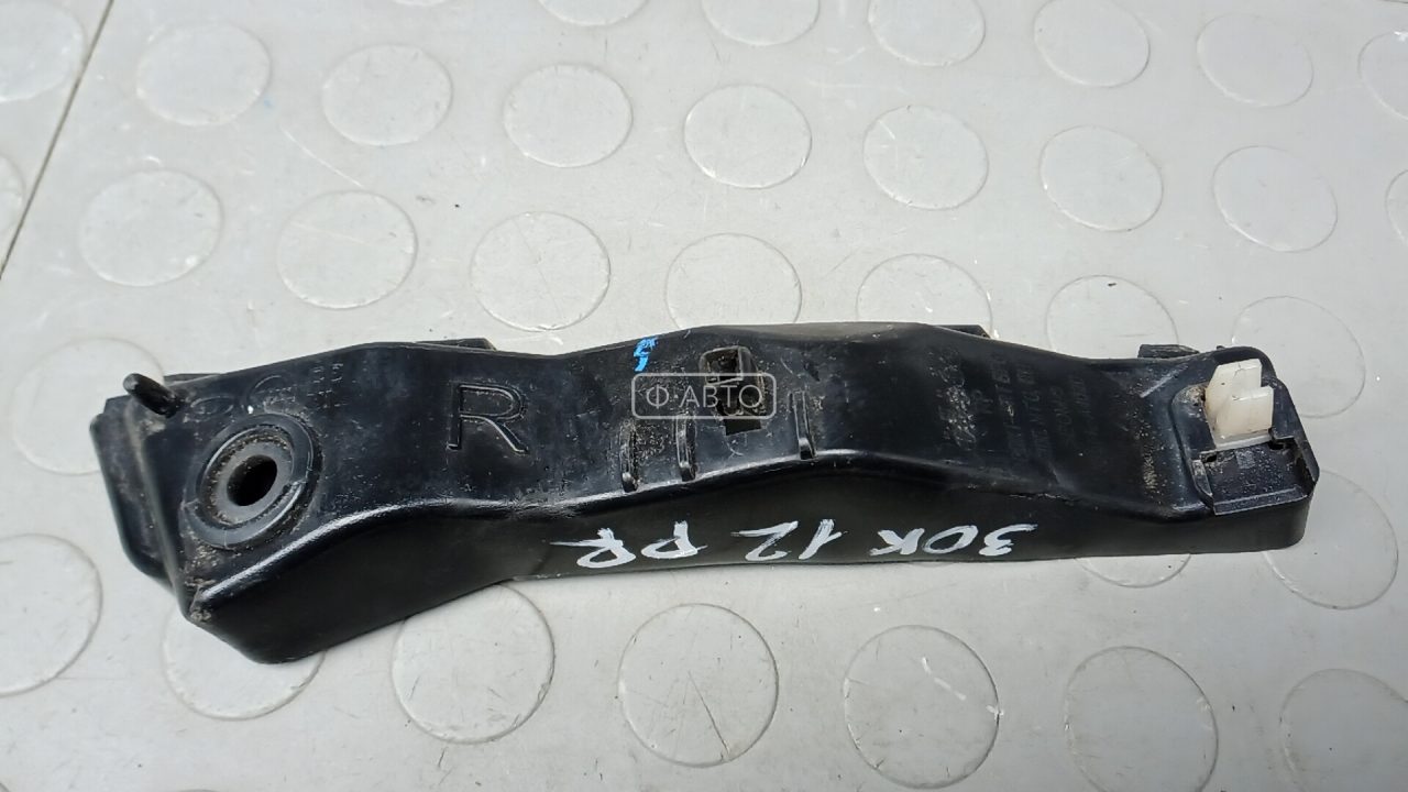 Крепление бампера переднее