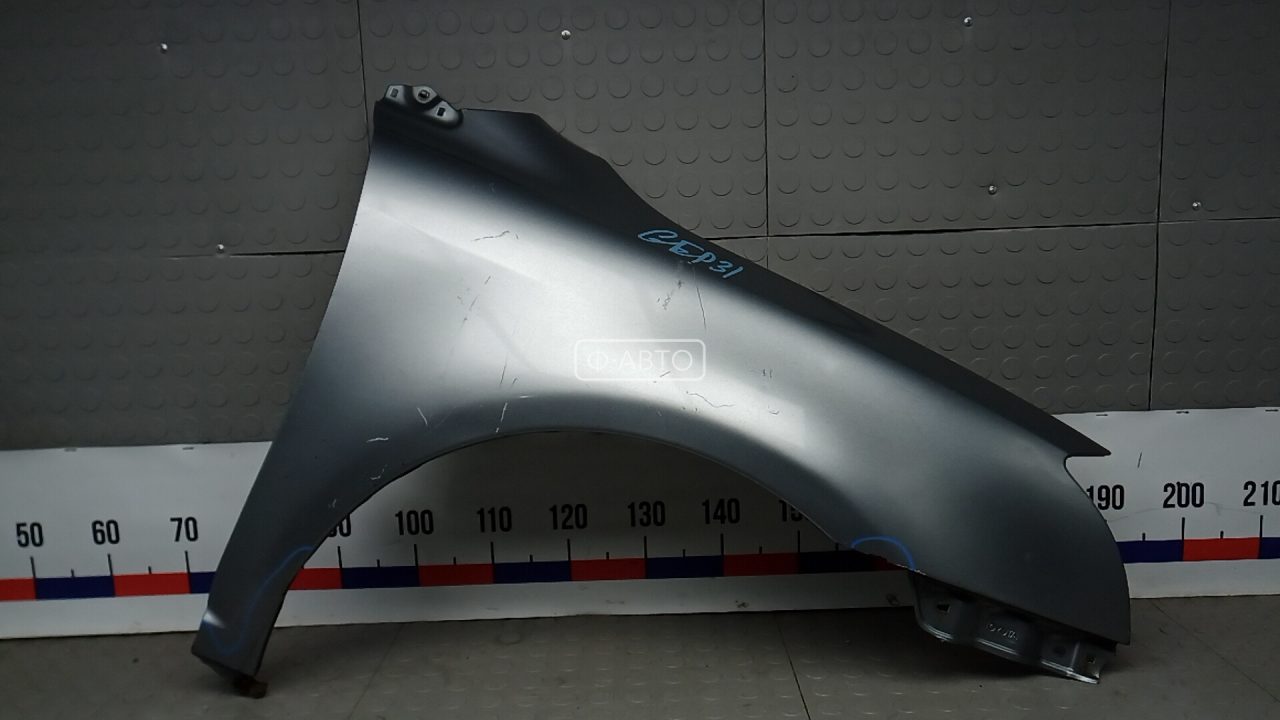 Крыло переднее правое