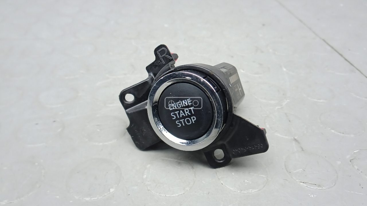 Кнопка запуска двигателя